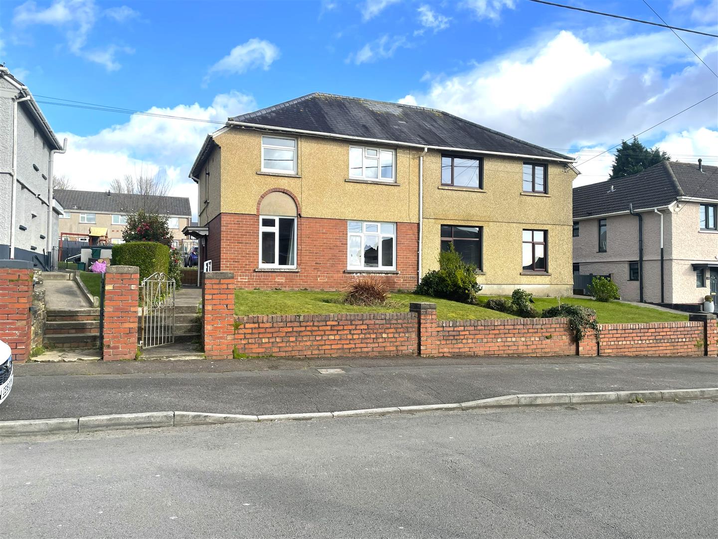 Brynllwchwr Road, Loughor, Swansea, SA4 6SQ
